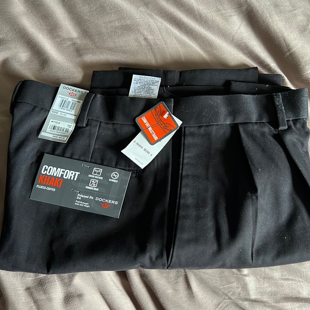 Dockers comfort fit Khaki pleated cuff pants